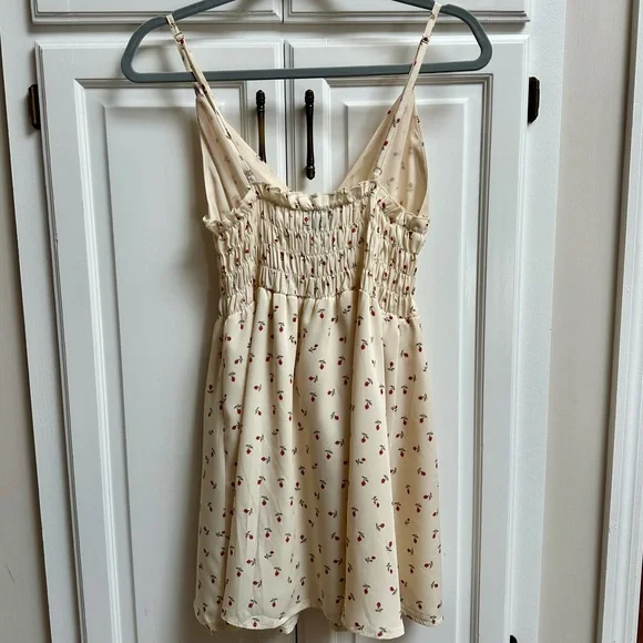NWT Princess Polly Roza Mini Dress in Beige with Red Floral Print Size 4 - Picture 4 of 15